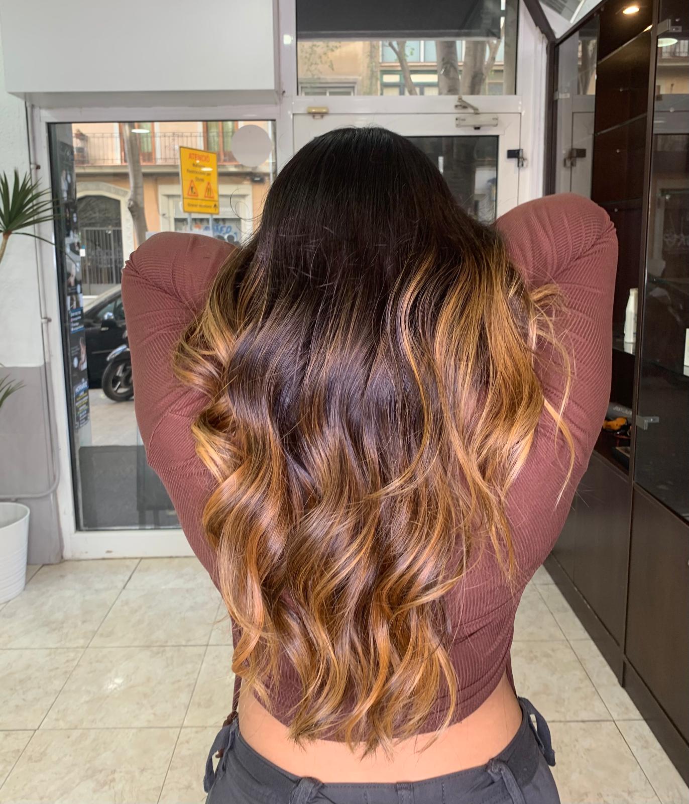 Balayage caramelo en D'Raggio Estilistas Barcelona