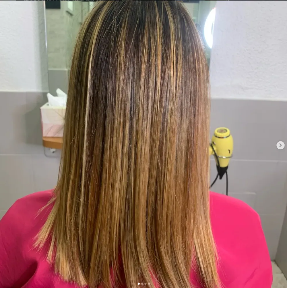 Resultado final de balayage luminoso en D'Raggio Estilistas Barcelona